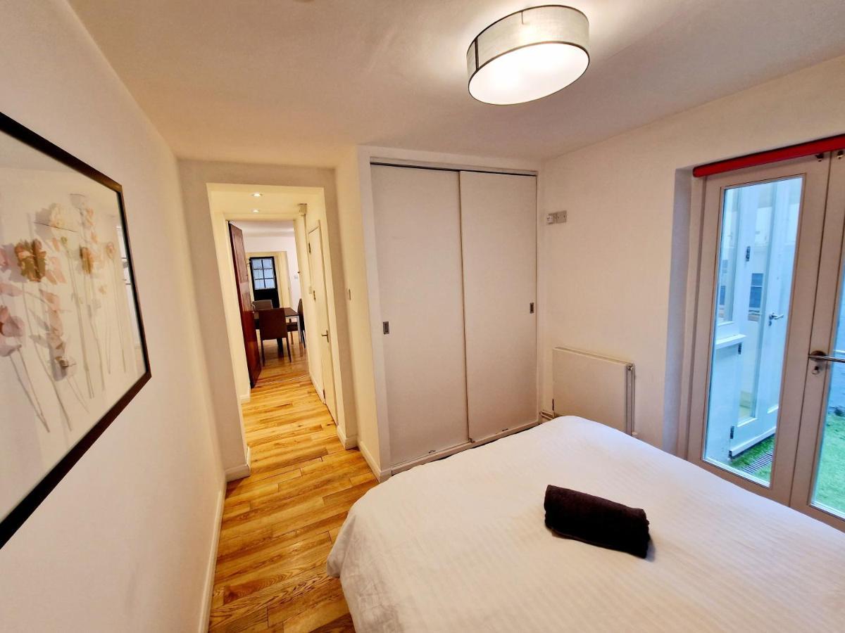 Beautiful Hyde Park Flat By Lancaster Gate Station With Private Back Patio Londres