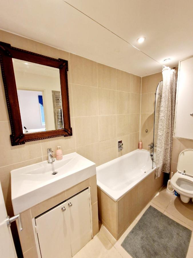 Beautiful Hyde Park Flat By Lancaster Gate Station With Private Back Patio Londres