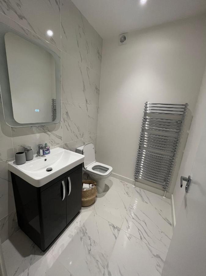 Lovely 1-bedroom Flat With Patio Apartment *