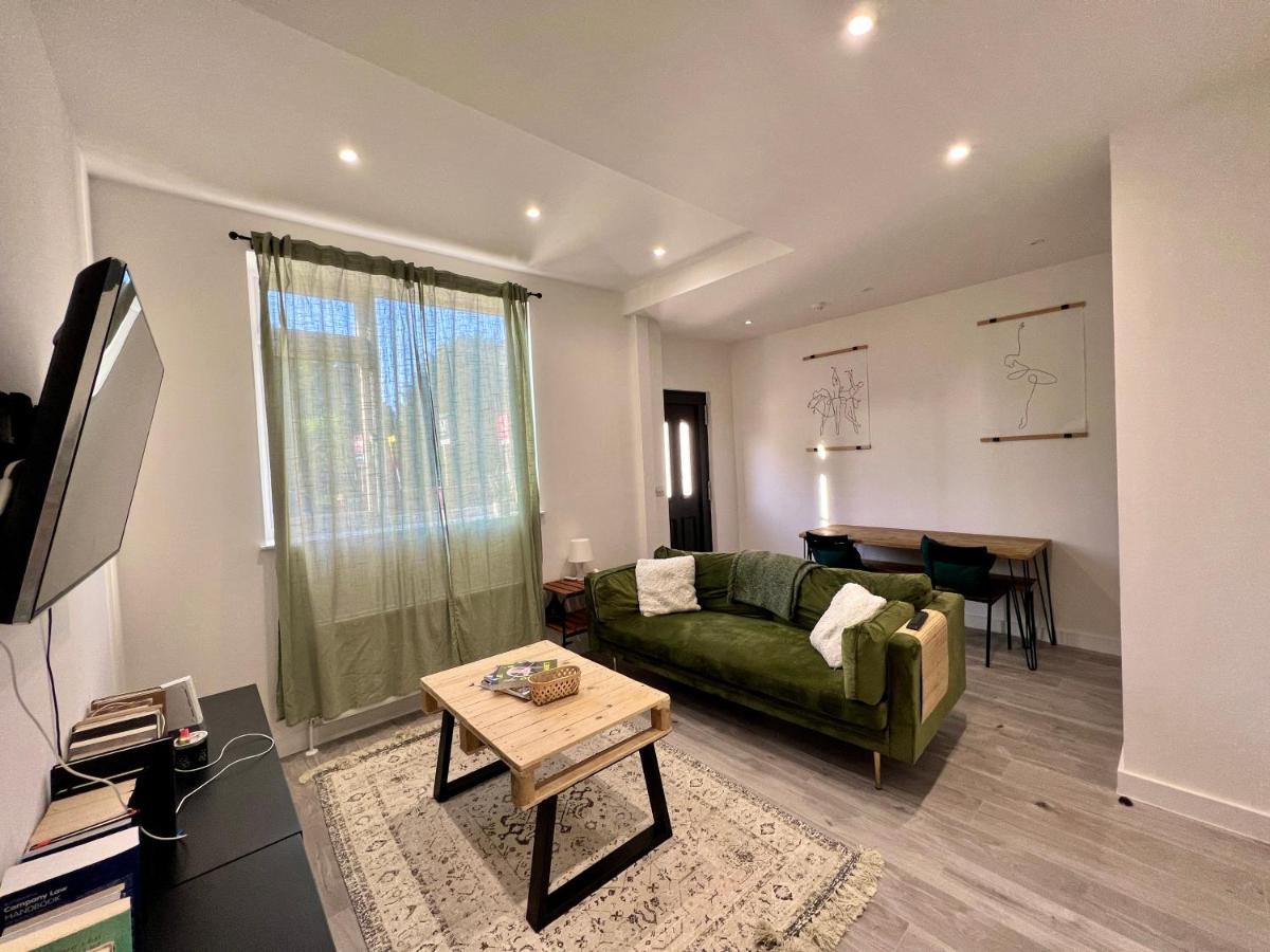 Lovely 1-bedroom Flat With Patio Apartment