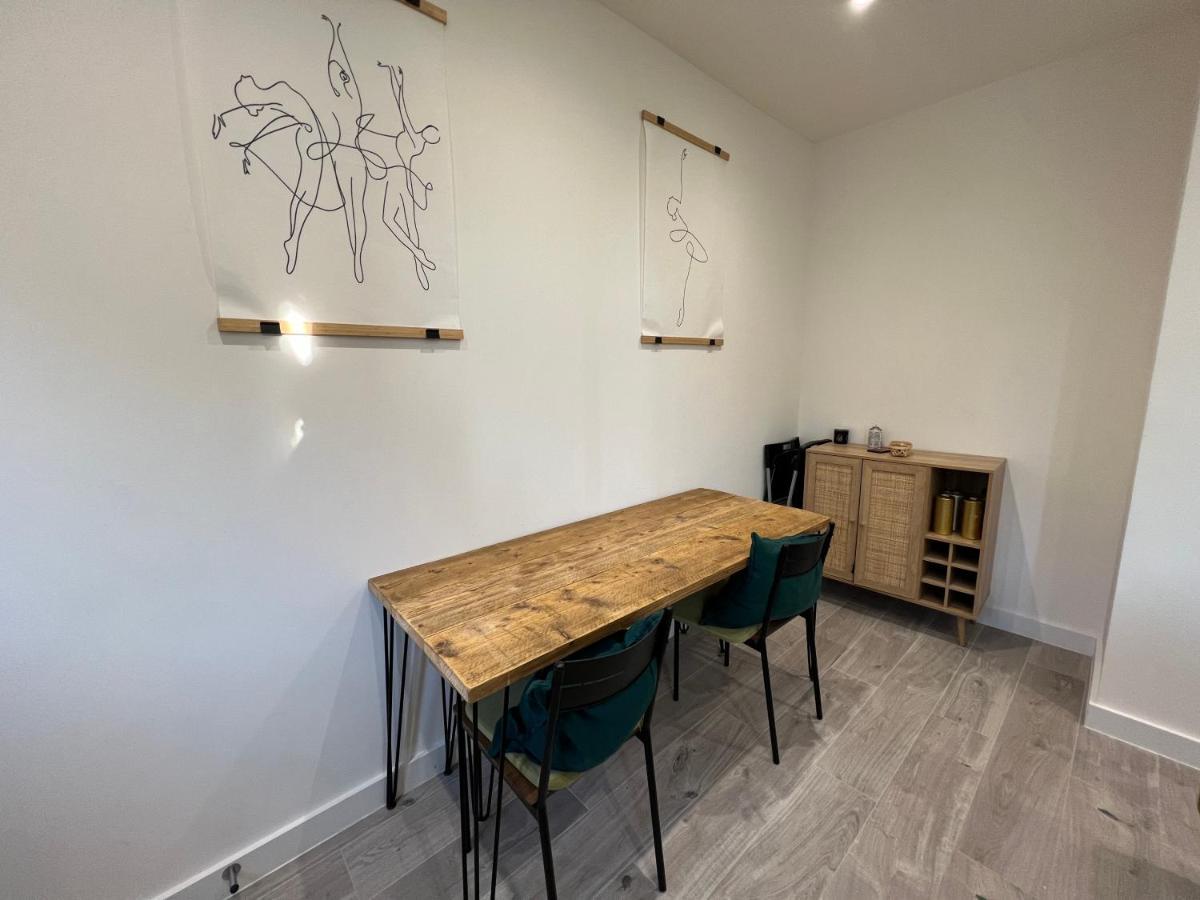 Lovely 1-bedroom Flat With Patio Apartment *