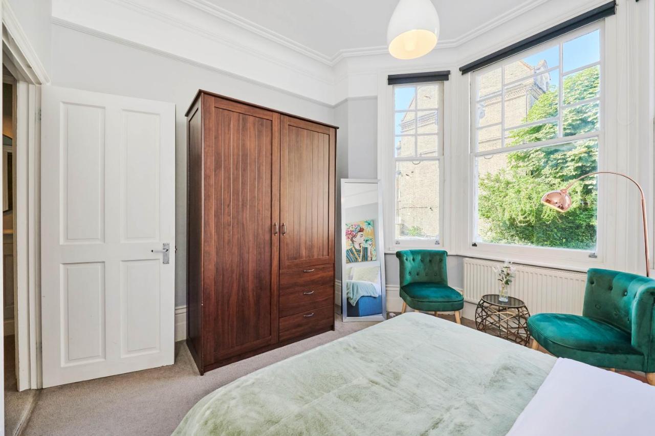 Stylish Garden Flat In Kensington Olympia Apartment London