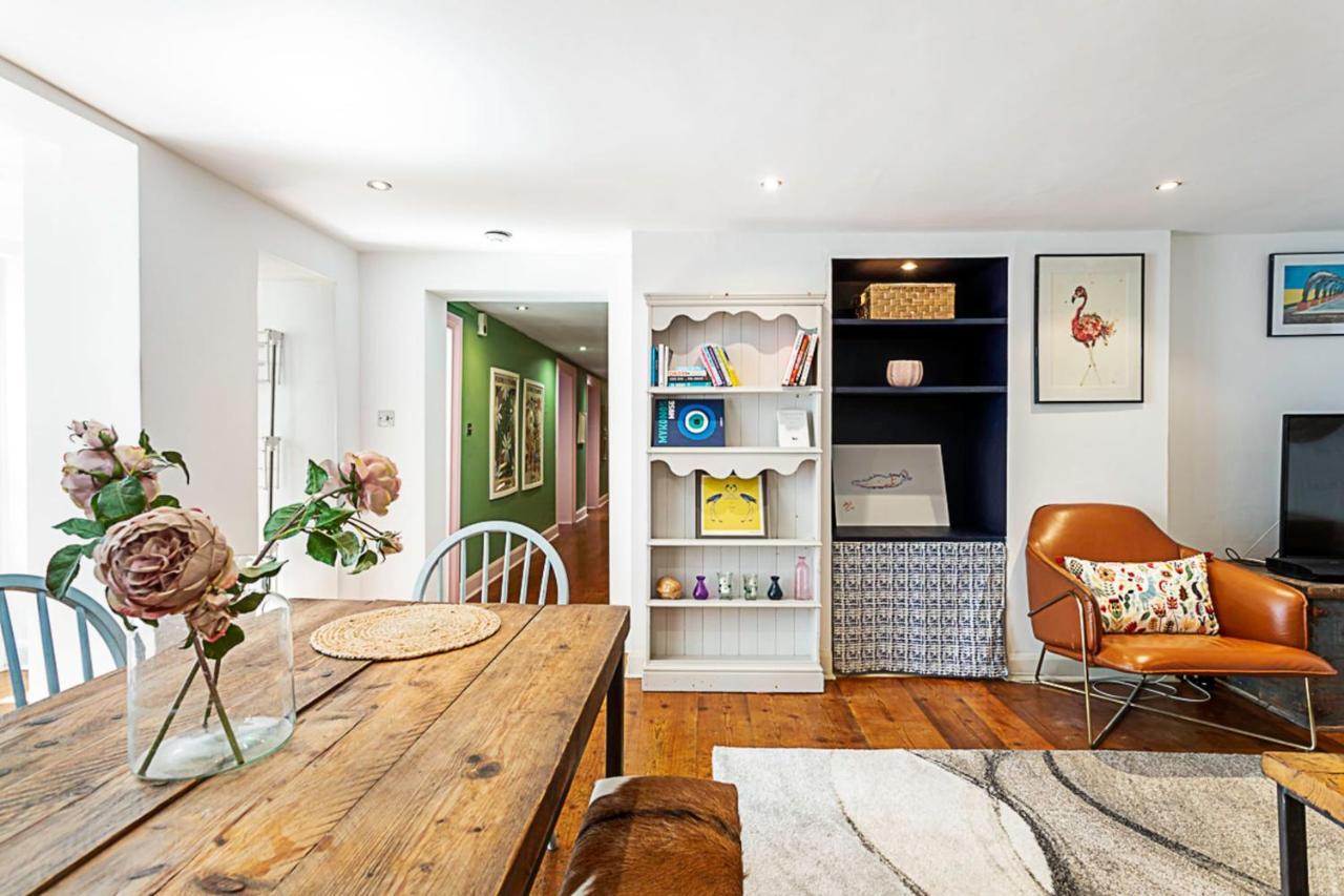 Style Three Bedroom House Apartment London