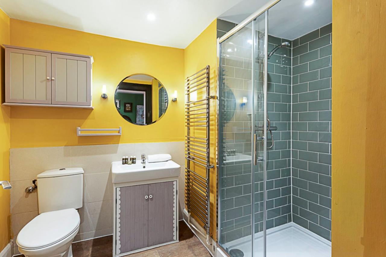 Style Three Bedroom House Apartment