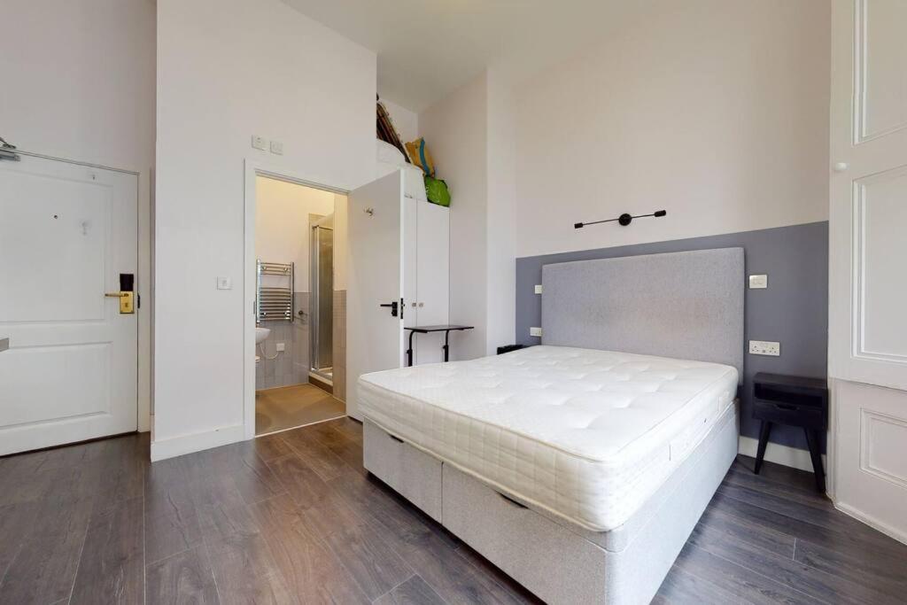 Small Studio In Notting Hill Apartment