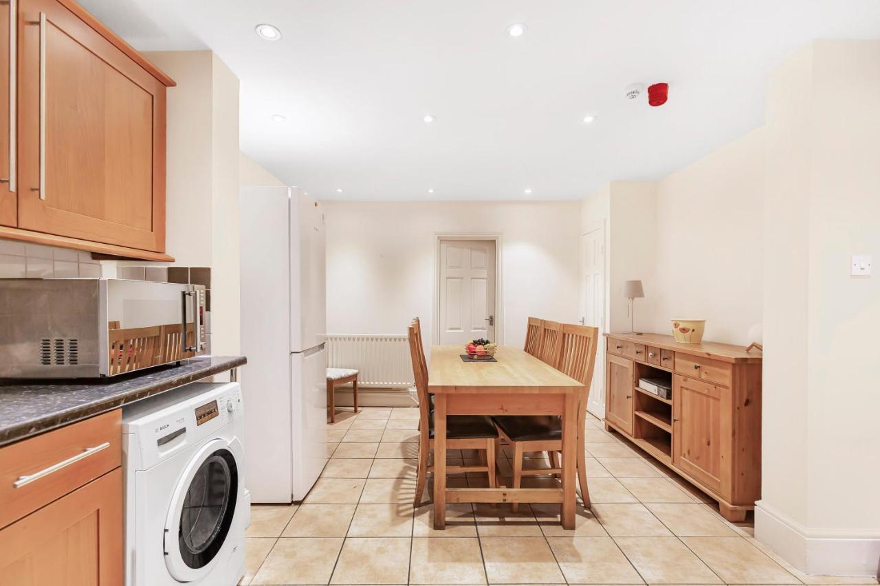 Charming 4 Bed Town House With Roof Terrace