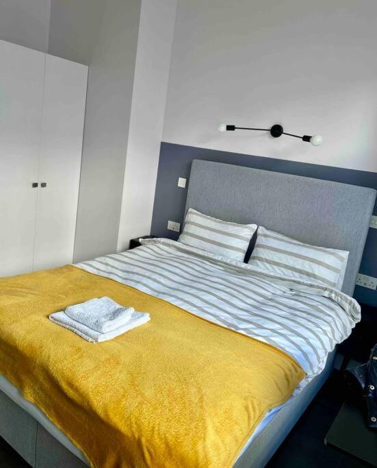 Small Studio In Notting Hill Apartment