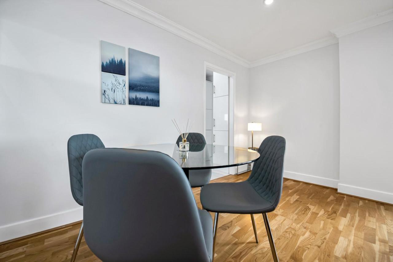 Apartment Stunning Flat On King's Road, Chelsea With Balcony *