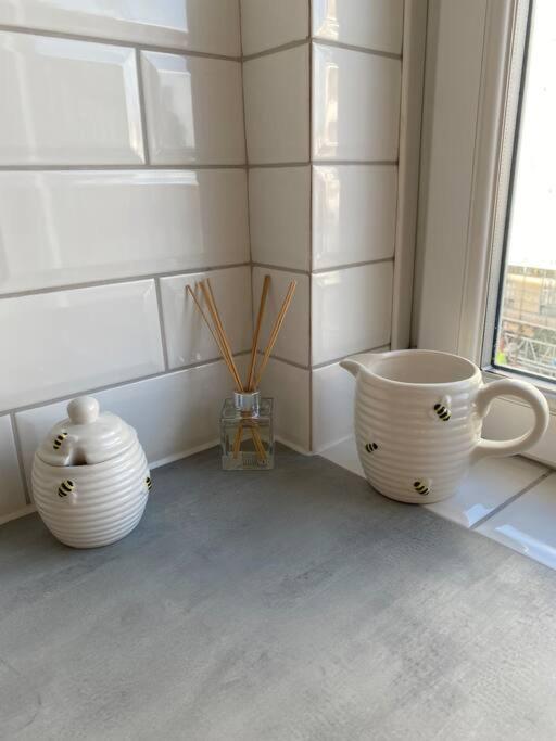 Appartement 2 Bedroom Flat In Kensington. *
