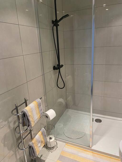 2 Bedroom Flat In Kensington. Appartement *