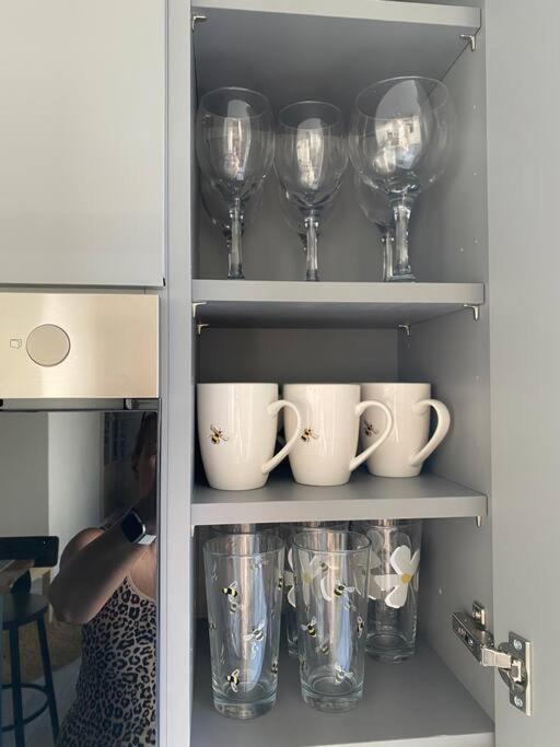 2 Bedroom Flat In Kensington. Appartement