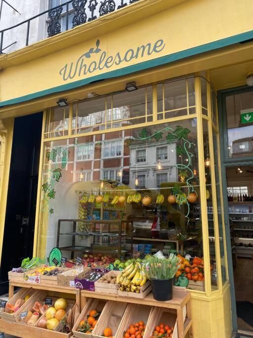 Apartamento 2 Bedroom Flat In Kensington. Londres