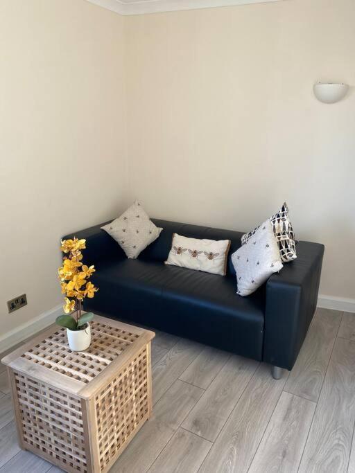 2 Bedroom Flat In Kensington. Appartement *