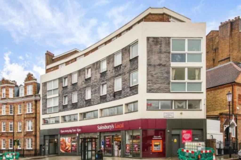 2 Bedroom Flat In Kensington. Appartement