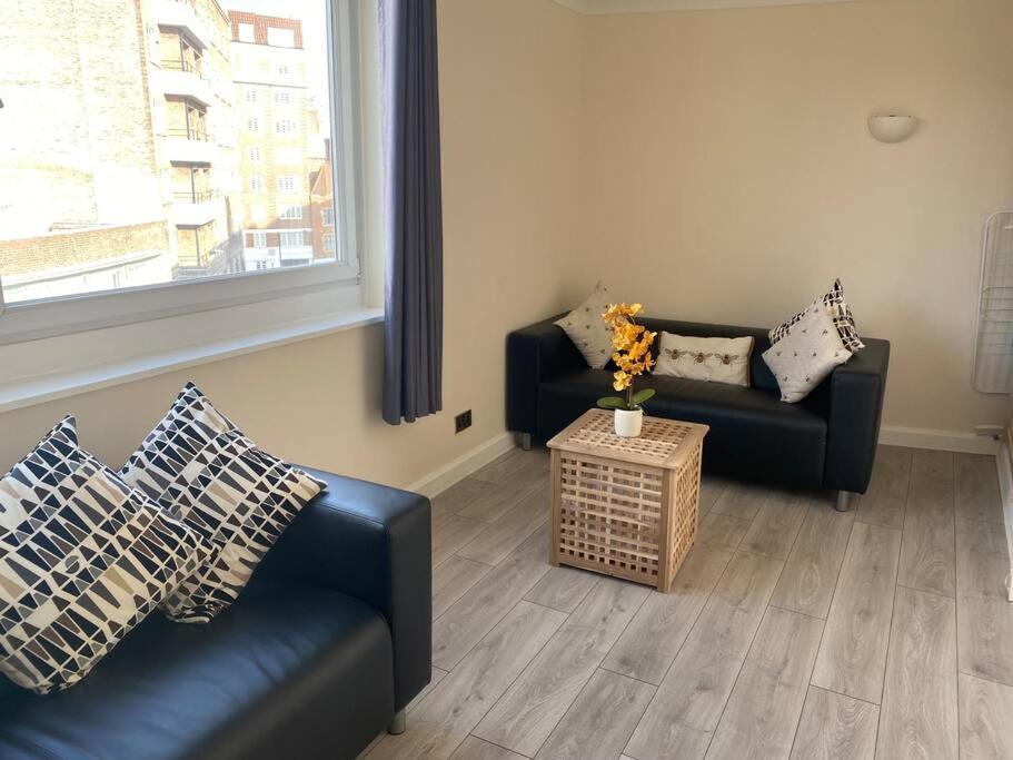 2 Bedroom Flat In Kensington. Apartamento *