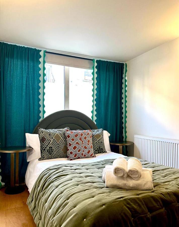 3 Bdrm Notting Hill Mews House - 2 Balconies Hébergement de vacances Londres
