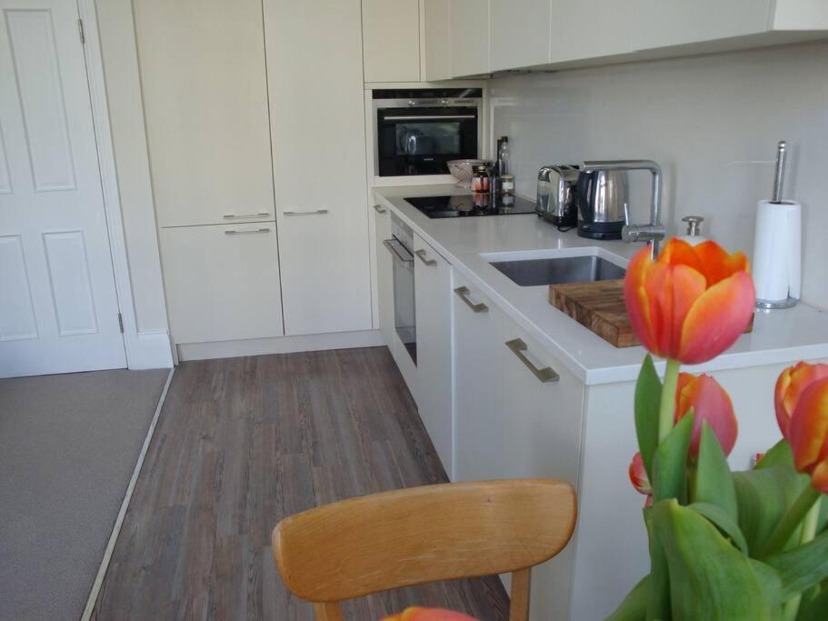 Luxury Bright & Quiet Flat - Chelsea - Earls Court Appartement Londen