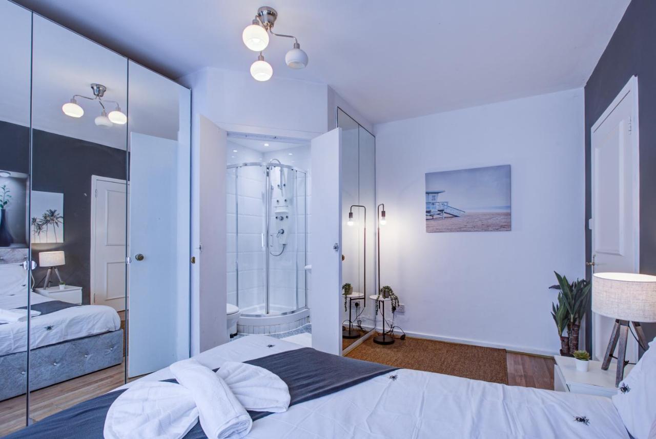 Beautiful 4-bedroom 5-bath House In Apartamento