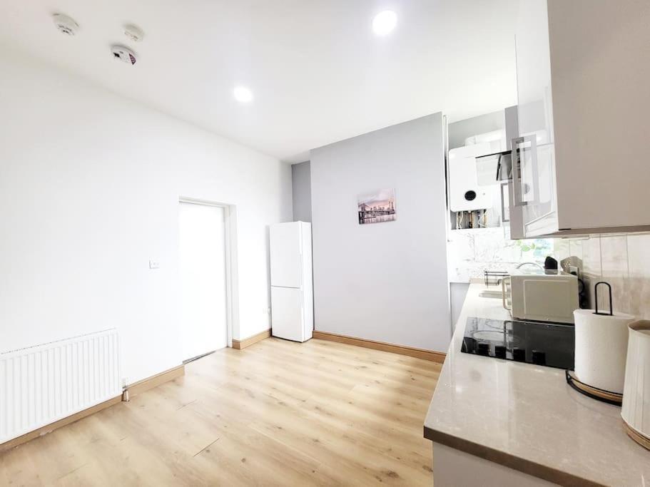 York Road 1 Bed Apartment *