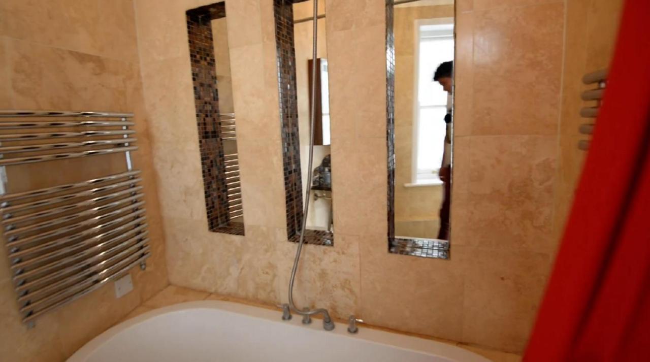 Beautiful 2-bed Flat In *