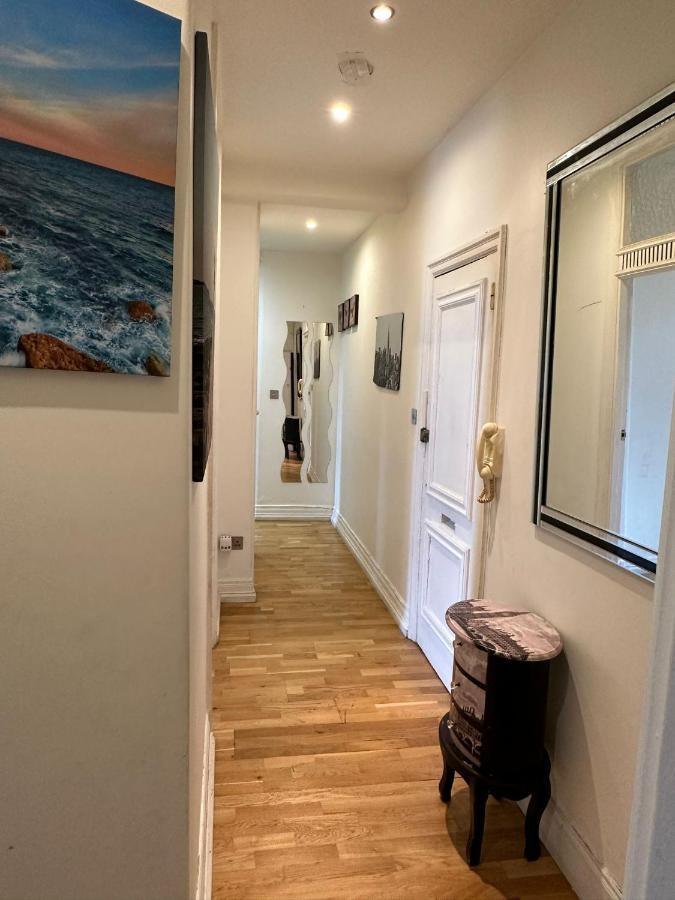 Queens Court Apartment *
