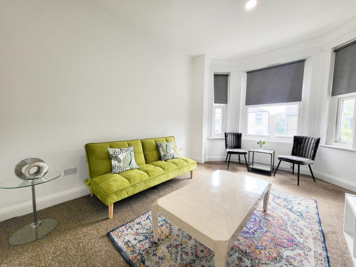 York Road 1 Bed Apartment *
