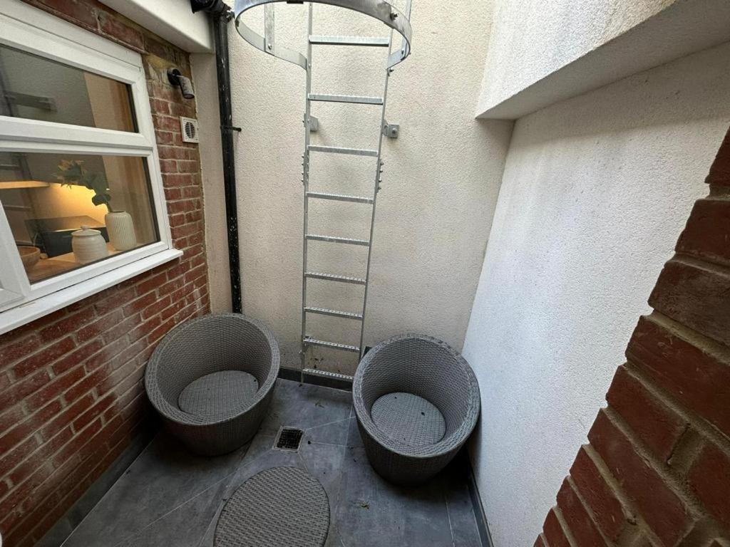 Two Bedroom House In Kilburn Londres