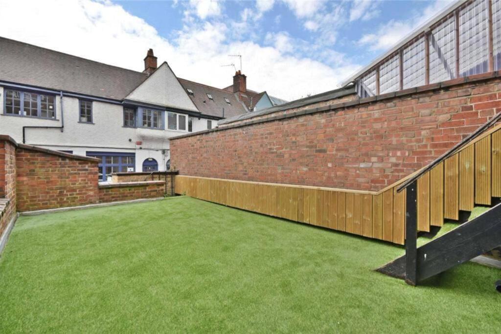 Luxury 3 Bed - Huge Outdoor Terrace & Amazing Transport Links