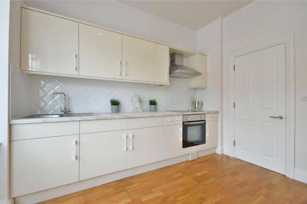 Luxury 3 Bed - Huge Outdoor Terrace & Amazing Transport Links Appartement