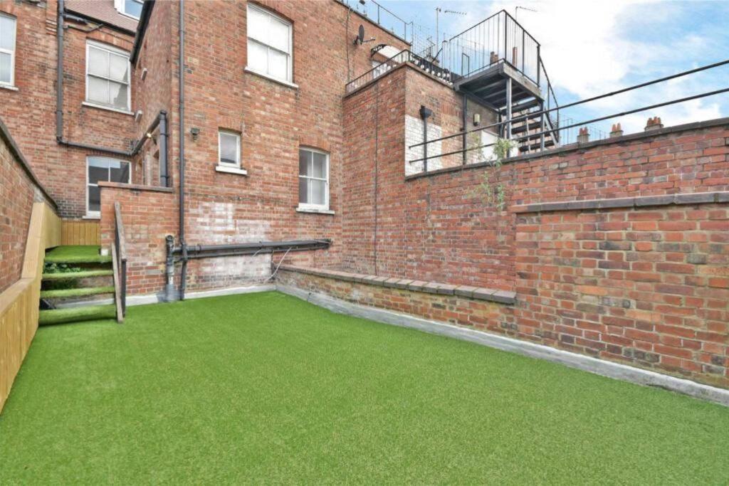 Luxury 3 Bed - Huge Outdoor Terrace & Amazing Transport Links
