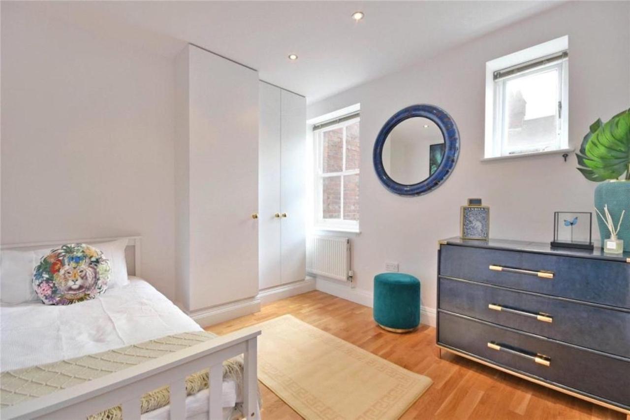 Luxury 3 Bed - Huge Outdoor Terrace & Amazing Transport Links Appartement Londres