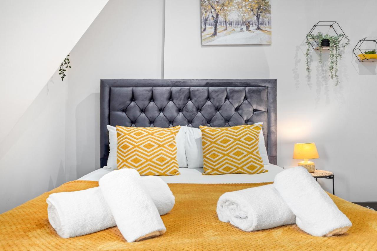 Bed & Breakfast Sydenham Stays By Hayes Residency *