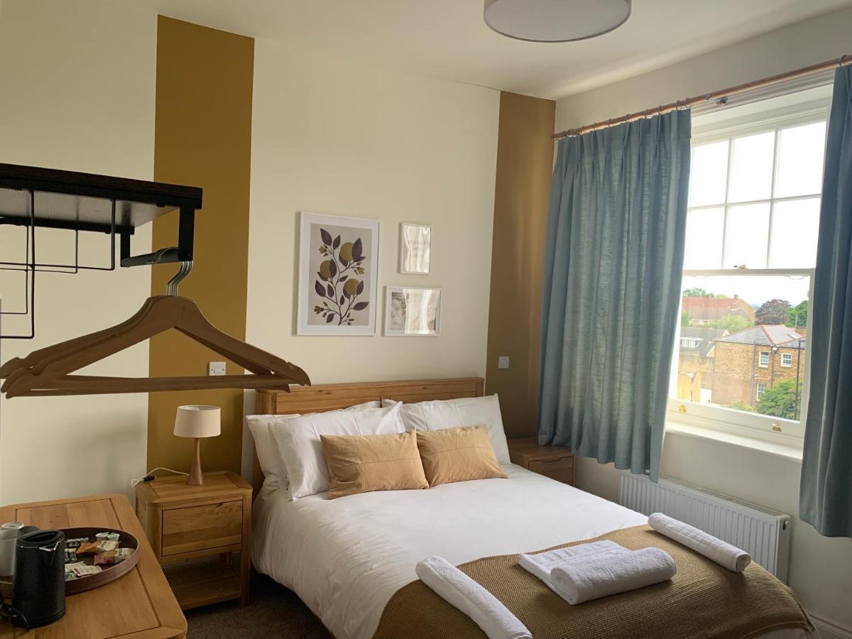 Hotel The Fox & Hounds London
