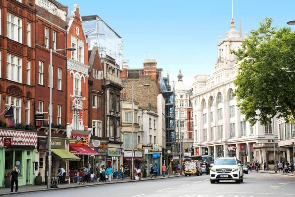 Charming With Private Balcony, On 1st Floor, With 2 Bathrooms, 3 Min Walk To Earl's Court Station *