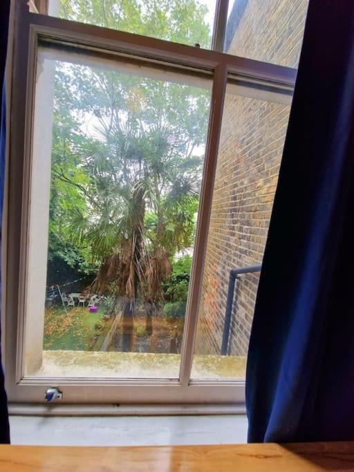 Charming With Private Balcony, On 1st Floor, With 2 Bathrooms, 3 Min Walk To Earl's Court Station * Londres