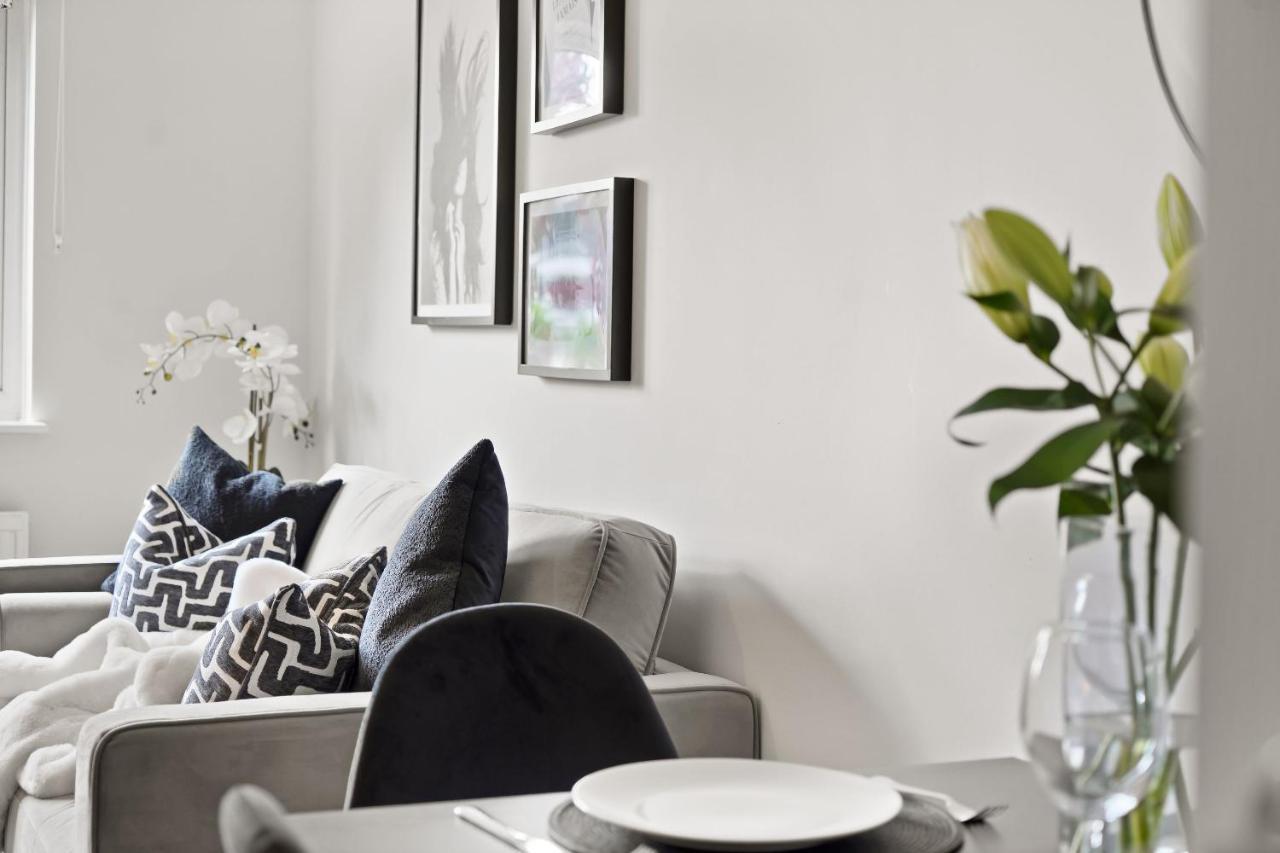 Luxury 1 Bed Flat South Woodford With Parking - Minutes Walk To Line Zone 4 Appartement