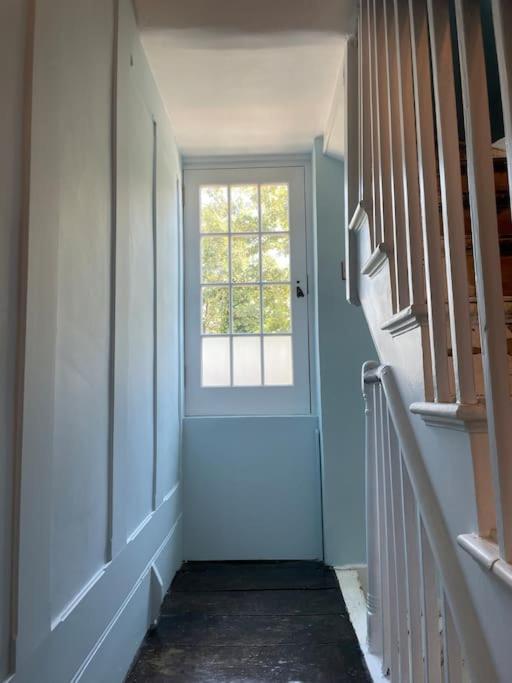 Beautiful Victorian House, Sleeps 12 *