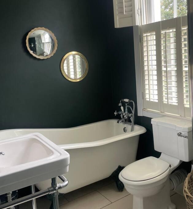 Beautiful Victorian House, Sleeps 12 * Londres