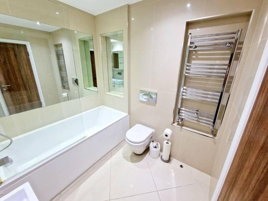 Modern Hyde Park With Private Entrance & Private Back Patio Near Bayswater & Paddington Stations Appartement