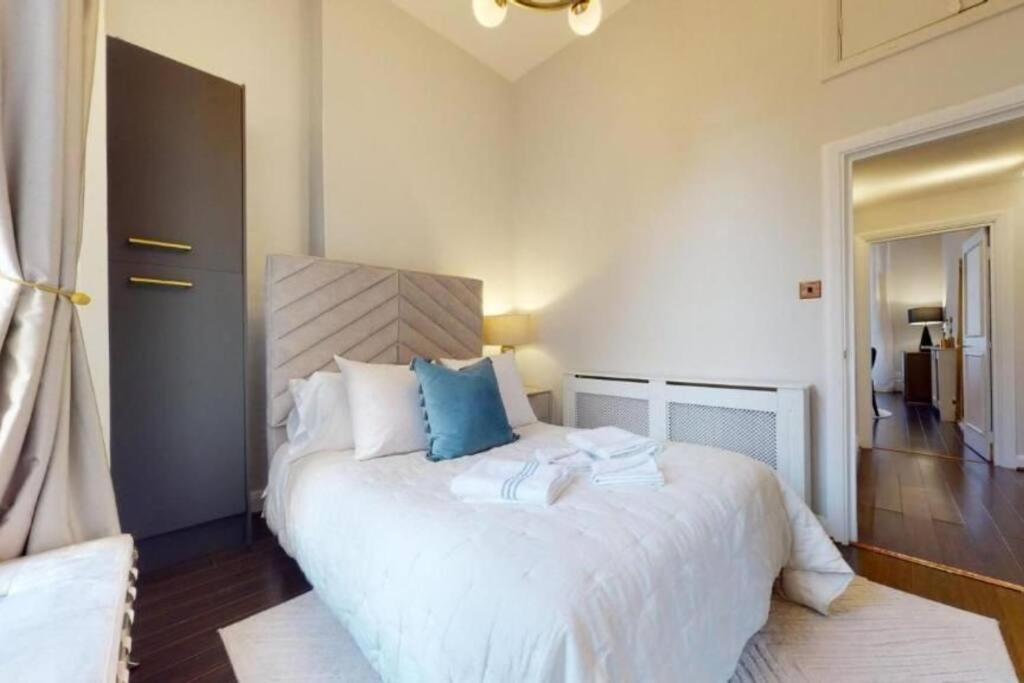 Apartment Stunning Hyde Park With Private Balcony & Lift Elevator Access