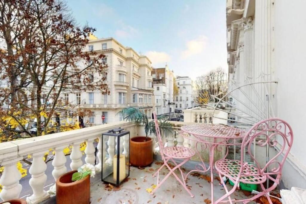 Stunning Hyde Park With Private Balcony & Lift Elevator Access Apartment *