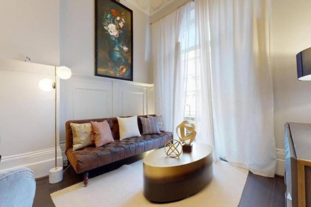 Apartment Stunning Hyde Park With Private Balcony & Lift Elevator Access *