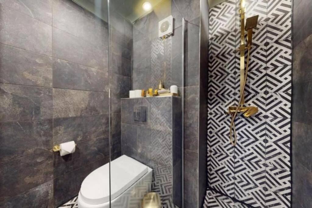 Apartment Stunning Hyde Park With Private Balcony & Lift Elevator Access