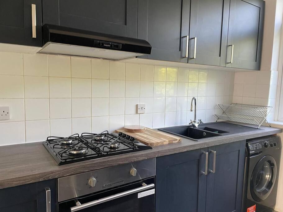5 Bed 5mins From Wembley Stadium *