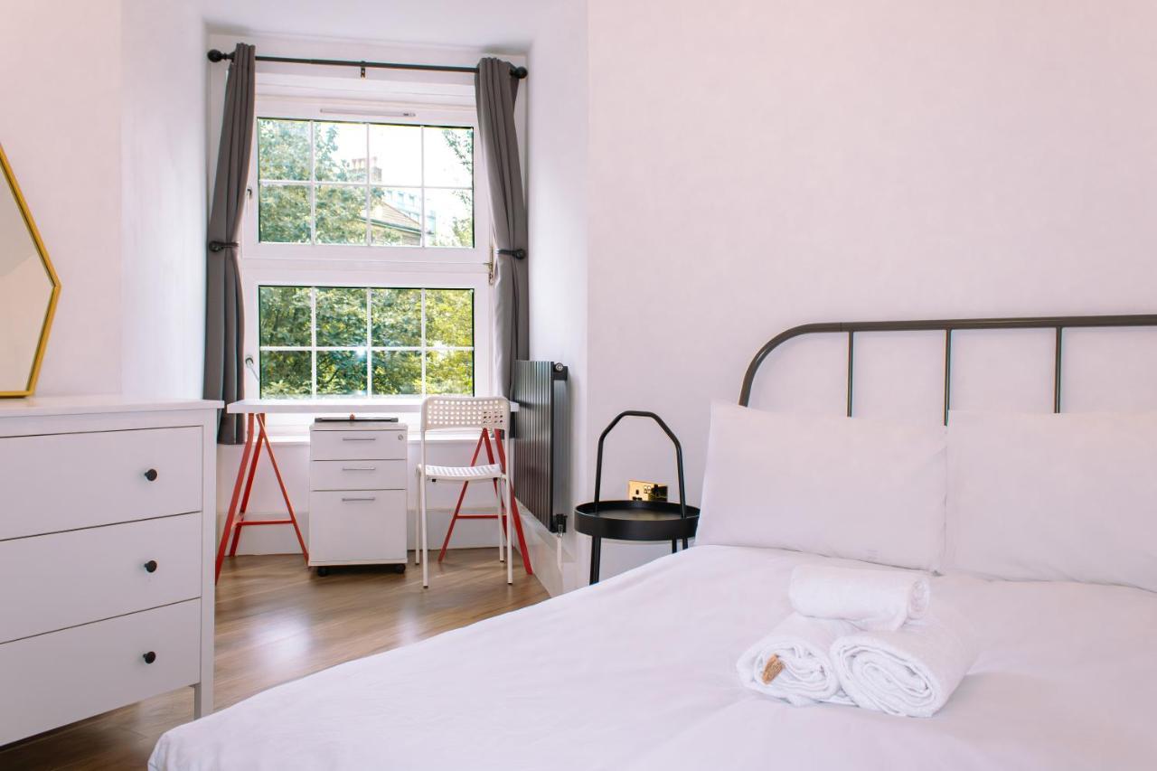 4 Bedroom Near Centre 2-min Walk To Metro !! Business & Family Friendly!! Appartement Londen
