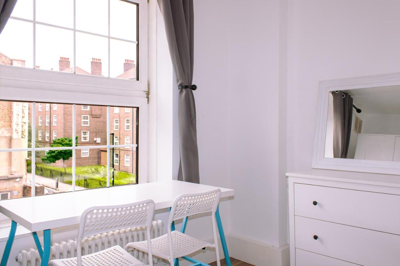 4 Bedroom Near Centre 2-min Walk To Metro !! Business & Family Friendly!! Appartement *
