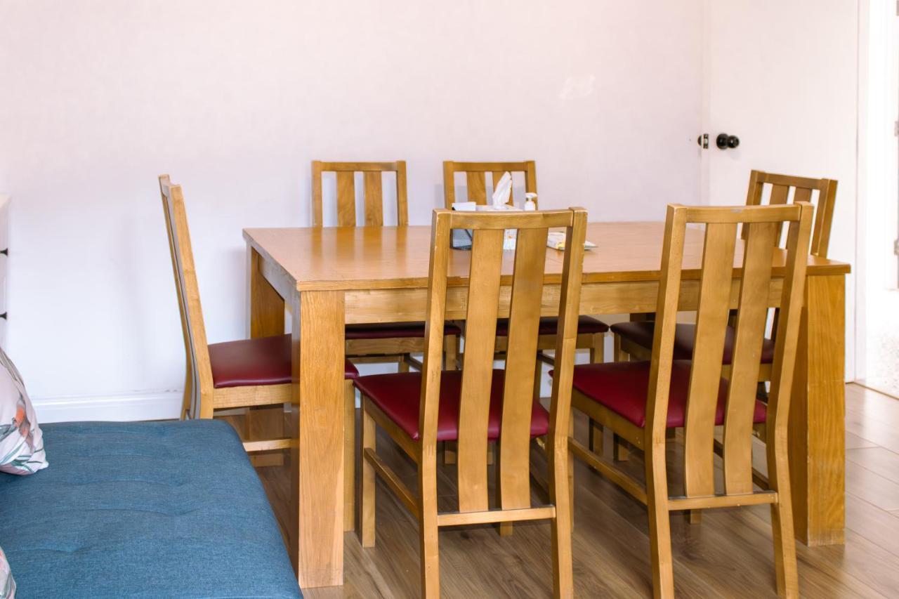 4 Bedroom Near Centre 2-min Walk To Metro !! Business & Family Friendly!! Appartement Londen