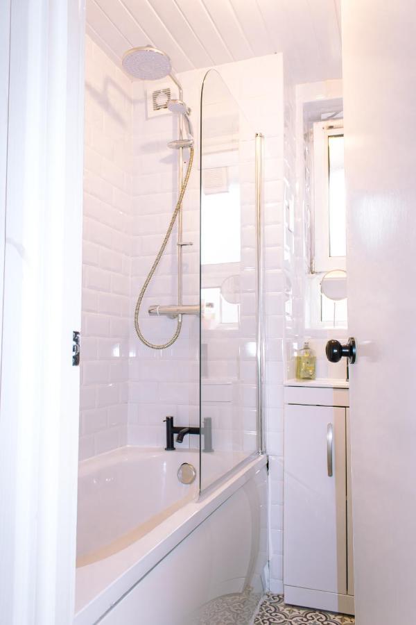 Appartement 4 Bedroom Near Centre 2-min Walk To Metro !! Business & Family Friendly!! Londen