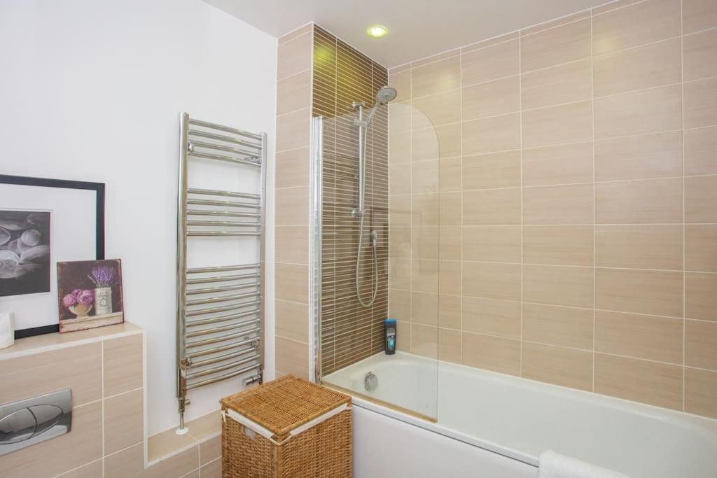 Unique & Welcoming 2bd Flat In Limehouse Appartement *
