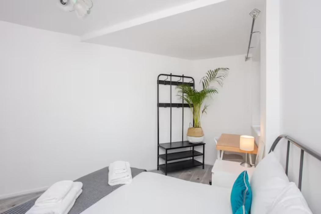 Modern & Spacious 2bd In Limehouse * Londres